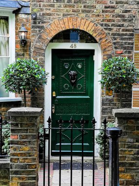 Hampstead: Yeşil kapı ve klasik İngiliz tamirhanesi.
