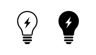 Ortasında yıldırım olan minimalist siyah ampul simgeleri. Küme elektrik, enerji veya yaratıcı fikirler için katı ve özet sürümleri içerir.
