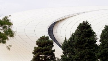 Beyaz mimari tasarım binası. Bakü Yüksek kalite fotoğraf