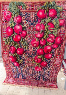 Azerbaycan eski moda halılar sergide. Yüksek kalite fotoğraf