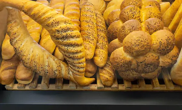 Pastanede bir sürü ekmek var. Yüksek kalite fotoğraf