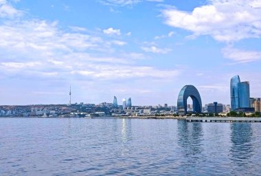 Hazar Denizi 'nden Bakü manzarası. Yüksek kalite fotoğraf