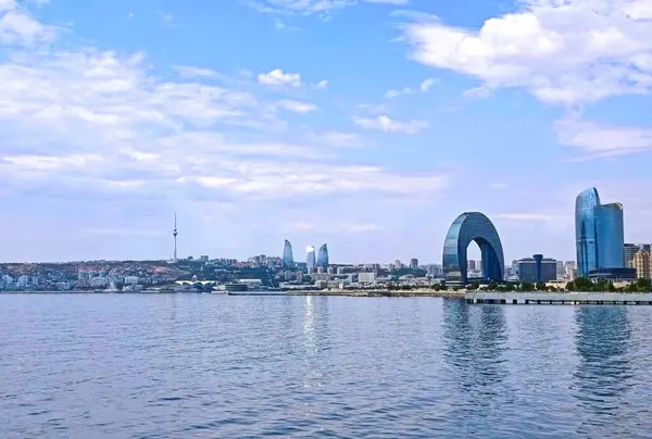 Hazar Denizi 'nden Bakü manzarası. Yüksek kalite fotoğraf