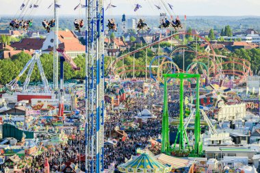 Münih Almanya Ekim Festivali milyonlarca ziyaretçiden, geleneksel işaretlerden, muhteşem gezilerden ve sürdürülebilirlik ve çevre dostu kavramlara giderek artan bir odak noktasından ilham alıyor.