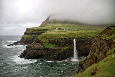 Şelaleli deniz manzarası, Mulafossur Şelalesi 