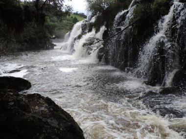 Venancios Waterfall, Jaquirana, Rio Grande do Sul, longitudinal waterfall, clear and cold waters, lush nature clipart