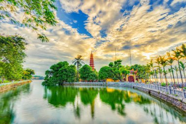 Tayland şehrindeki parkın güzel manzarası
