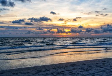 Letonya 'da baltık denizinde gün batımı