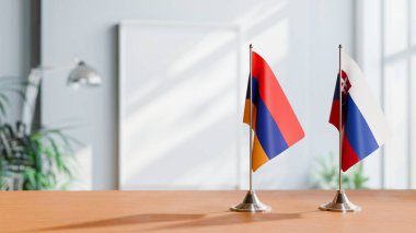 Masanın üzerinde Arminya ve SLOVAKIA FLAKLARI