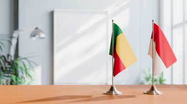 Masanın üzerinde Benin ve Monako bayrağı
