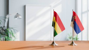 Masada Bolivya ve Serbiya Bayrakları