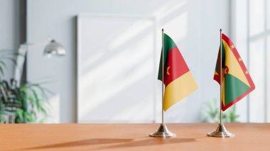 Masanın üzerinde CAMEROON VE GRENADA BALIKLARI