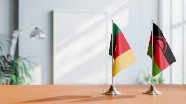 Masanın üzerinde CAMEROON VE MALAWI BALIKLARI