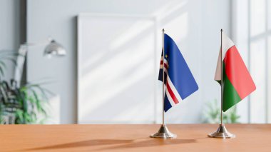 Masanın üzerinde CAPE VERDE VE MADAGASAR BALIKLARI