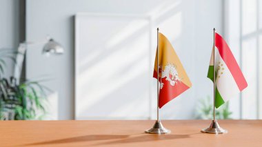 Masanın üzerinde BHUTAN ve TAJIKISTAN 'ın bayrağı