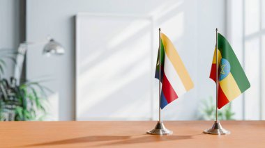 Masanın üzerinde Komorolar ve Ethiopia 'nın bayrağı
