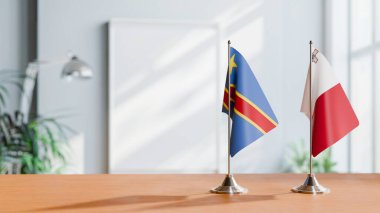 Masada Kongo Demokratik Cumhuriyetinin ve Malta 'nın Bayrakları