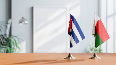 Masanın üzerinde CUBA VE MADAGASAR BLAKLARI