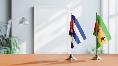 Masanın üzerinde KUBA VE SAO MİLERİ