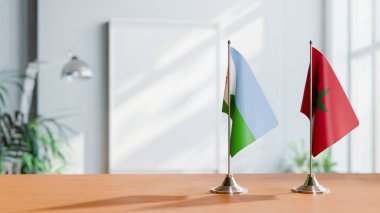 Masanın üzerinde DJIBOUTI ve MoroCCO BLAKLARI