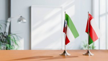 Eşitlikçi Guinea ve Masadaki Adam 'ın Bayrakları