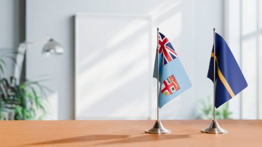 Masanın üzerinde FIJI ve NAURU 'nun bayrağı