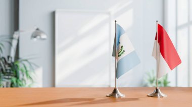 Masada Guatemala ve Monako bayrakları