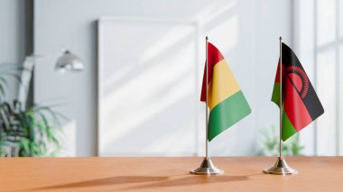 Masada Guinea ve Malavi Bayrakları