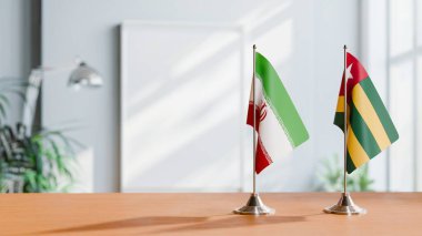 İranlı ve Togo 'nun bayrakları