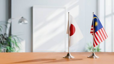 Masada Japon ve Malezya 'nın bayrakları
