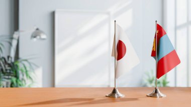Masanın üzerinde Japon ve Moğolistan bayrağı