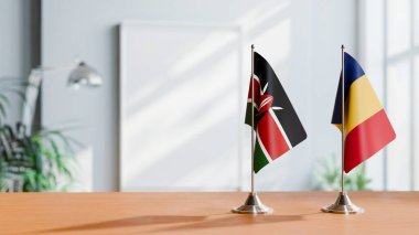 Masanın üzerinde KENYA ve ROMANYA BLAKLARI