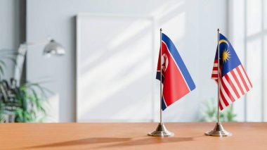 Masanın üzerinde Kore 'nin Kuzey ve Malezya Bayrakları