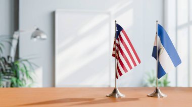 Masanın üzerinde LIBERIA VE NICARAGUA BLAKLARI