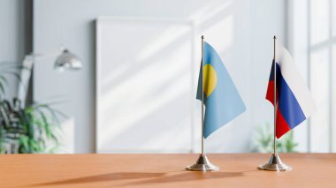 Masanın üzerinde PALAU VE RUSYA BALIKLARI