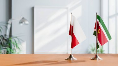 Masanın Üzerinde POLİS VE SÜRİNİN BALIKLARI