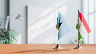 Masada Aziz Lucia ve Tacikistan 'ın bayrakları