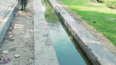 Babür İmparatorluğu tarafından inşa edilmiş uzun ve eski bir su kanalı.