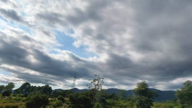 Güzel ve huzurlu Margalla Hills Ulusal Parkı İslamabad 'ın yemyeşil yapraklı manzarası