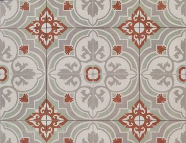 Gri ve kırmızı renk desenli koloni fayansları. Koloni fayansları genellikle Peranakan, sömürgeci veya klasik klasik hislerin tematik iç mekanlarını yapmak için kullanılır..