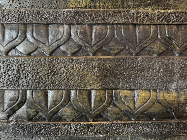 Endonezya 'daki bir etnik tapınak duvarının kabartması veya kabartması. Geleneksel el sanatları güzel ve süslü süslemeleriyle ayrıntıları kapatır.