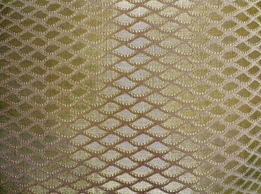 Holografik ve ipek malzemelerde soyut yılan derisi ya da yılan ölçekli kumaş deseni biter. Kusursuz doku