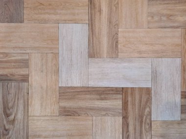 Koyu ahşap, açık meşe ağacından, beyaz meşe renginde, açık gözenekli, ahşap kaplama döşemeleri farklı tonlarda. Kaygan olmayan fayanslar, semboller ve ringa kemiği desenleri. Ahşap zemin dokusu, insan yok..