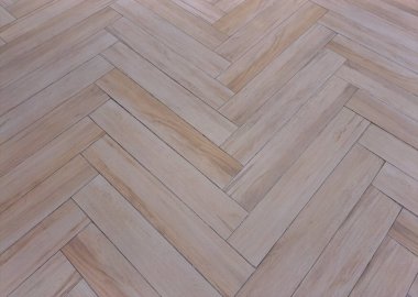 Light Oak fayanslarının ringa kemiği döşemesi ya da sembol deseninde