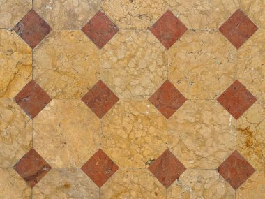 Sarı mermer döşemeleri kapatın elmas şekilli kırmızı fayanslar yan yana dizilip her köşeden kesilecek..