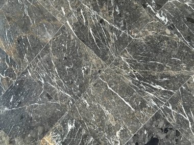 Doğal ve lüks koyu gri mermer kare şeklinde kesilmiş, beyaz damarlı, İtalya 'dan koyu doğal mermer. Kusursuz doku.