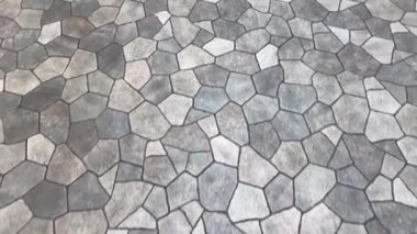 4K video. Etrafı dolaş. Açık havada pürüzsüz döşeme dokusu ya da çakıl taşı rastgele parçalar halinde düz kesilmiş gri, açık gri, kömür rengi. Tek renkli taş levhalar. Asfalt ve peyzaj kaldırım taşı arka planı
