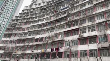 Quarry Bay bölgesindeki ünlü Canavar Binası, Hong Kong adası. Bu kompleks aslında Yick Cheong Konutu. Transformers 4 'ün çekim yeri haline geldi..