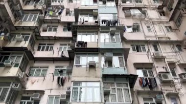 Quarry Bay bölgesindeki ünlü Canavar Binası, Hong Kong adası. Bu kompleks aslında Yick Cheong Konutu. Transformers 4 'ün çekim yeri haline geldi..