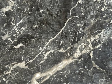 Doğal parlak mat siyah beyaz mermer levha deseni. Dalgalı beyaz damarları olan siyah bilye, kaba taş dokusu. Kusursuz desen.